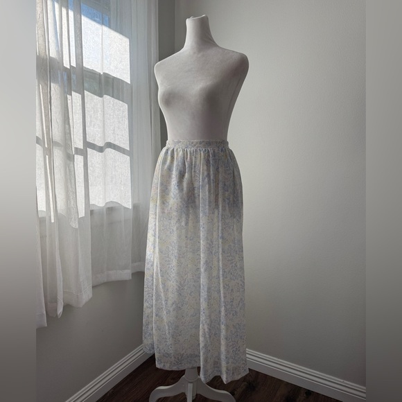 TanJay by Nygard Dresses & Skirts - Vintage ‘80s TanJay by Nygard White Floral Print Elastic Waist Midi Skirt